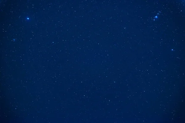 Cielo Oscuro Nocturno Con Muchas Estrellas Como Galaxia Vía Láctea —  Fotos de Stock