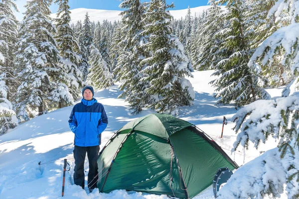 Man Forest Winter Mountains Deep Snow Standing Tent Looking Camera — Stock Photo, Image