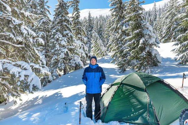 Man Forest Winter Mountains Deep Snow Standing Tent Looking Camera — Stock Photo, Image