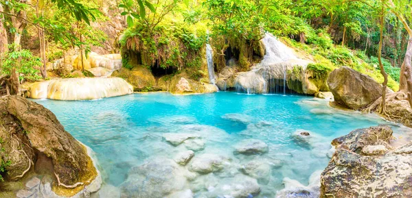 Panorama Lago Azul Esmeralda Con Cascadas Rocosas Cascada Arroyo Selva —  Fotos de Stock