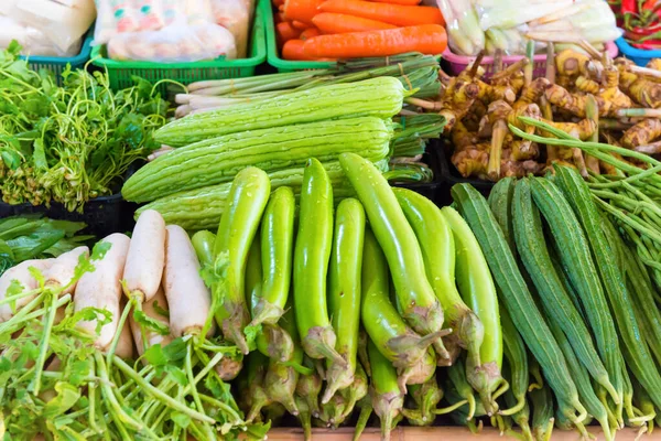 Mercado Alimentos Com Baia Cheia Frutas Legumes Asiáticos Tailândia Mercearias — Fotografia de Stock