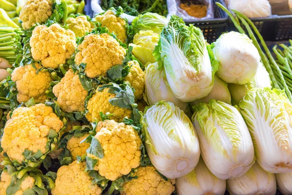 Ahırı Tamamen Yeşil Lahana Sebzelerle Dolu Yiyecek Pazarı Tayland Taze — Stok fotoğraf