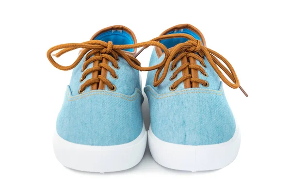 白い背景に隔離されたカジュアルブルーの靴のスニーカー — ストック写真