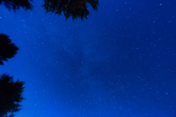 Cielo Nocturno Azul Oscuro Con Muchas Estrellas Fondo Vía Láctea —  Fotos de Stock