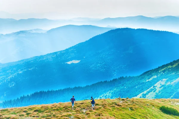 Reizen Bergen Berglandschap Met Een Groep Mensen — Stockfoto