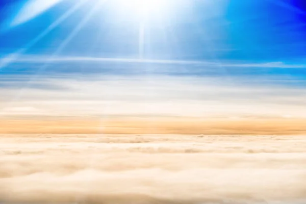 Vista Aérea Bonita Com Céu Azul Nuvens Brancas Fofas Raios — Fotografia de Stock