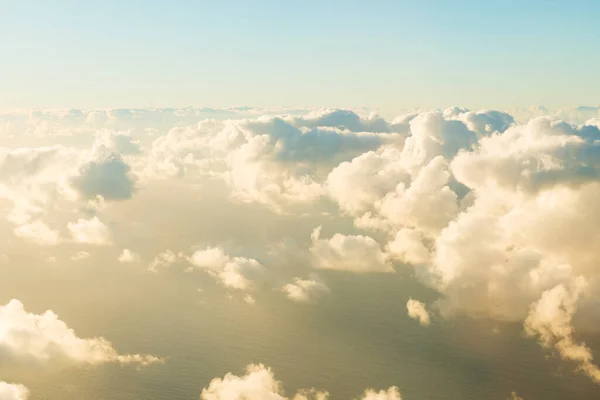 Flugzeug Blick Auf Schöne Landschaft Mit Blauem Himmel Goldfarbenen Wolken — Stockfoto