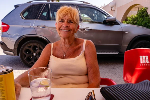 güneşin altında iç