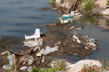 Plastik nehir kirliliği