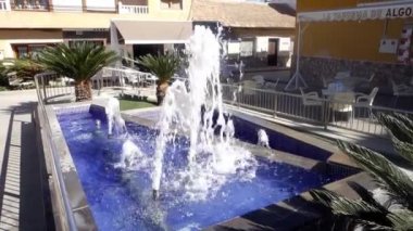 Algorfa Çeşmesi, Yavaş hareket