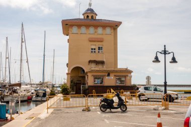 Marina kafe ve mağaza