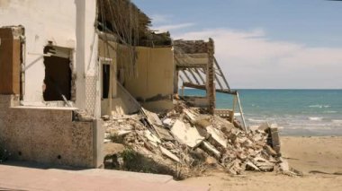 Fırtına hasarlı bina