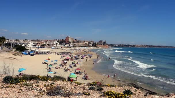 Playa gente de mar — Vídeo de stock