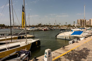 marina tekneler yatlar