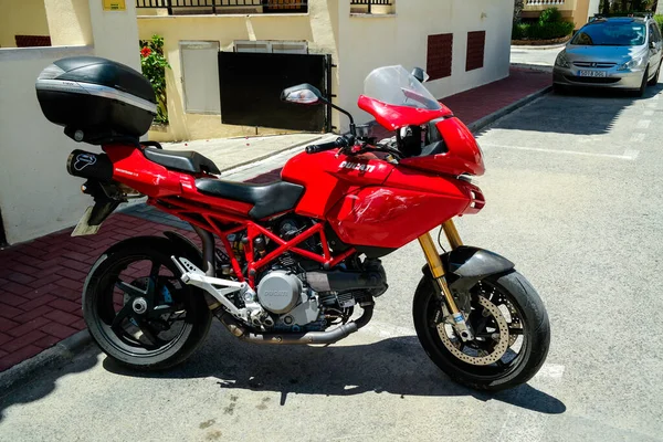 Ducati Multistrada motorcykel, — Stockfoto