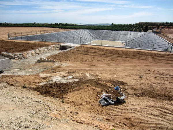 farm reservoir construction