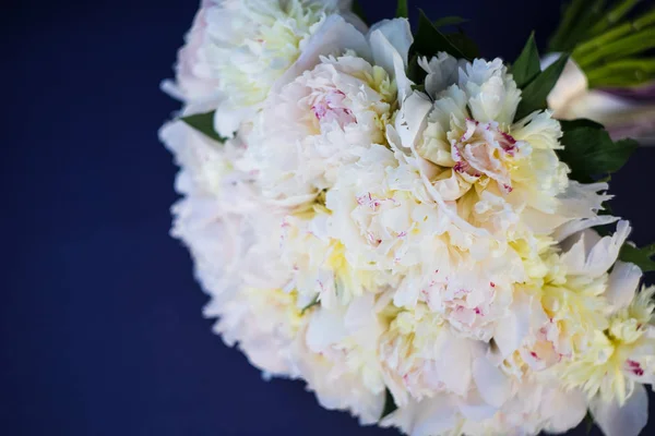 Bellissimo Bouquet Sposa Con Fiori Peonia Bianchi — Foto Stock