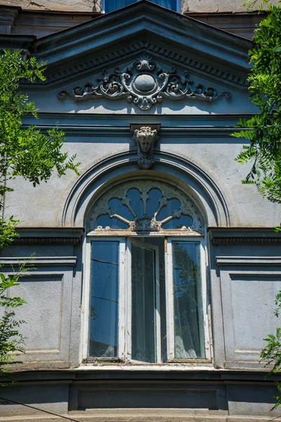 Antiga Arquitetura Tbilisi Janela Decoração Exterior Dia Verão — Fotografia de Stock
