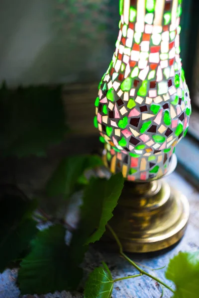 Elementos Mosaico Lámpara Rústica Sobre Fondo Madera Ventana Abierta Casa —  Fotos de Stock