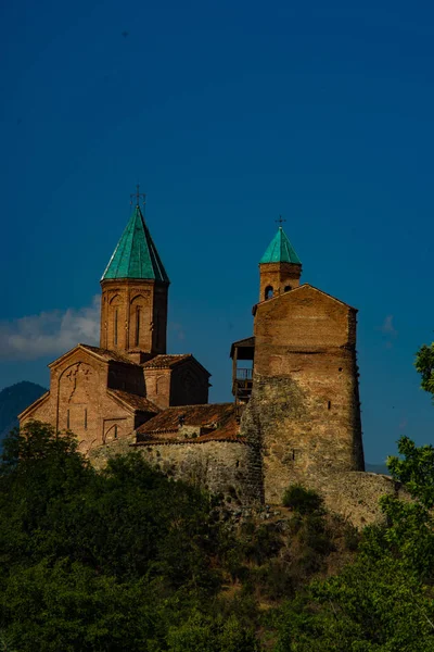有名な照らさ城大聖堂クヴァレリ カヘティ州の町の近くに位置するグレミ — ストック写真