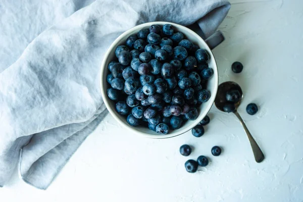 Blue Berries Bowl White Concrete Background Copy Space — Stock Photo, Image