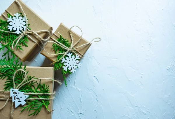 Kerst Frame Met Geschenkdozen Christmas Decor Achtergrond Van Witte Cocnrete — Stockfoto