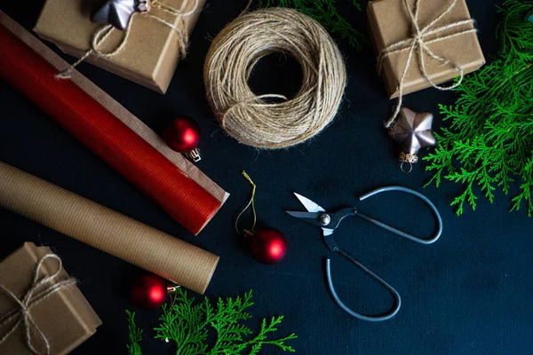 Noel Çerçeve Hediye Kutuları Kopya Alanı Ile Yazı Tahtası Üzerinde — Stok fotoğraf