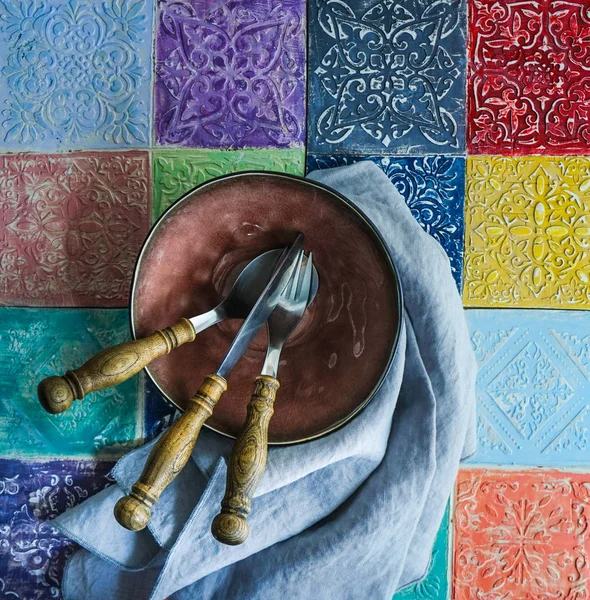 Mesa Servida Para Cena Azulejos Antiguos Moriscos Con Espacio Para — Foto de Stock