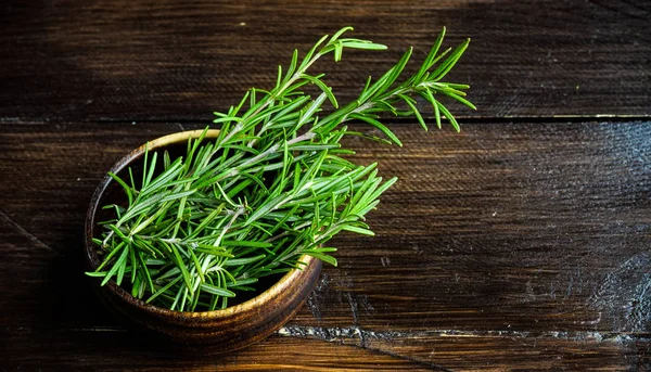 Fresh Rosemary Herb Wooden Bowl Dark Wooden Background Copyspace — Stock Photo, Image