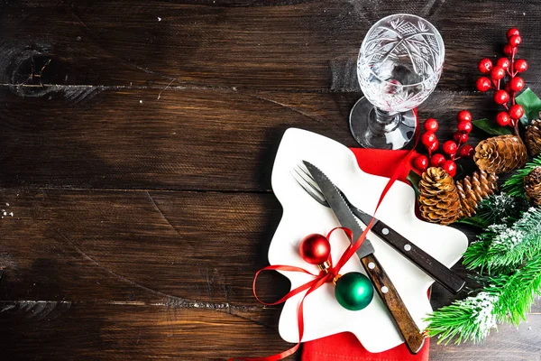 Ajuste Mesa Festivo Para Cena Navideña Festiva Sobre Fondo Rústico — Foto de Stock