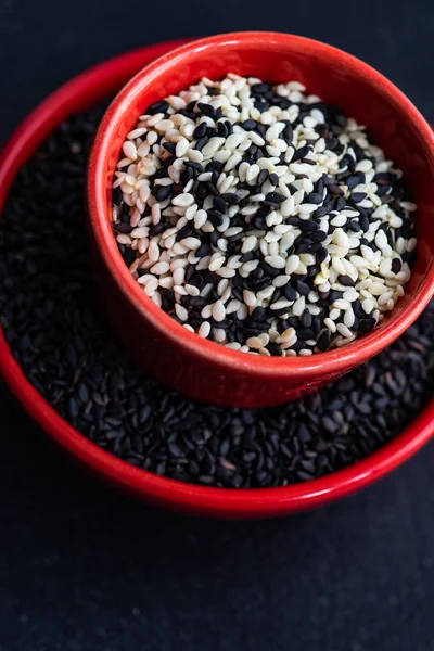 Organic Food Concept Sesame Seeds Red Ceramic Bowl Table Copy — Stock Photo, Image