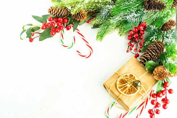 Weihnachtskarten Konzept Mit Geschenken Auf Weißem Hintergrund Mit Kopierraum — Stockfoto