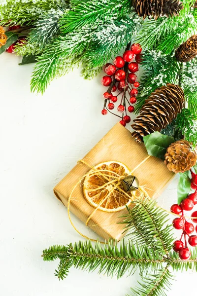 Weihnachtskarten Konzept Mit Geschenken Auf Weißem Hintergrund Mit Kopierraum — Stockfoto