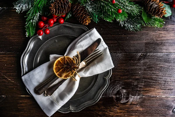 Apparecchiatura Tavola Rustica Vacanze Cena Natale Tavolo Legno Scuro Con — Foto Stock