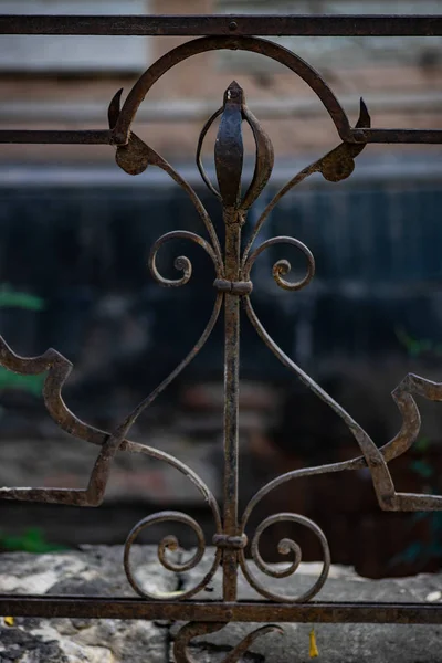 Puerta Antigua Con Decoración Hierro Forjado Construcción Parte Histórica Tiflis — Foto de Stock