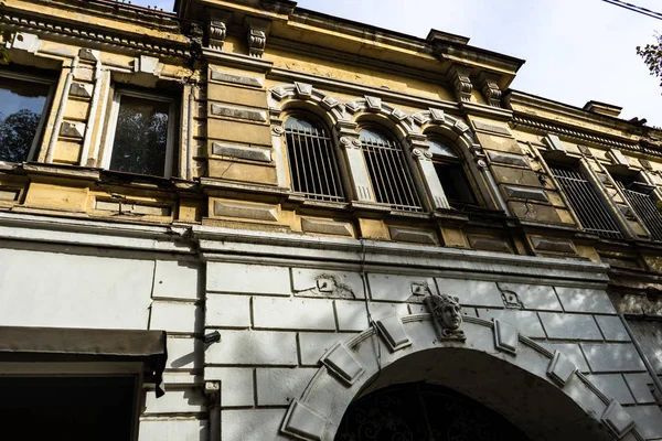 Окна Здания Исторической Части Тбилиси Грузия — стоковое фото
