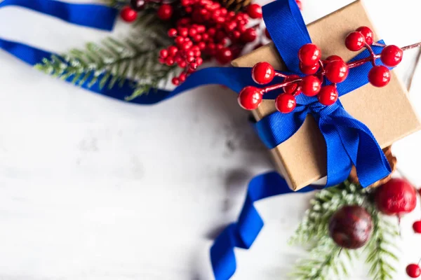 Weihnachtsrahmen Mit Geschenkschachteln Kugeln Und Weihnachtsbaum — Stockfoto