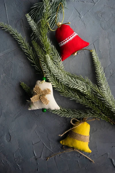 Conceito Cartão Natal Com Decoração Artesanal Fundo Madeira Escura Com — Fotografia de Stock