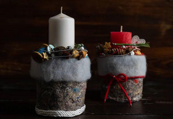 Concepto Interior Navideño Con Velas Decoración Especias Sobre Fondo Rústico — Foto de Stock