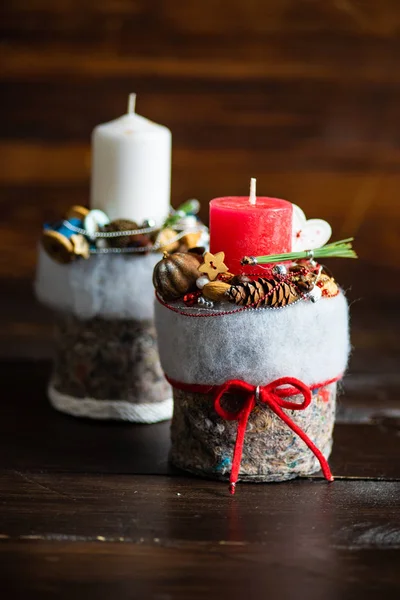 Weihnachtliches Interieur Konzept Mit Kerzen Und Gewürzdekor Auf Rustikalem Hintergrund — Stockfoto