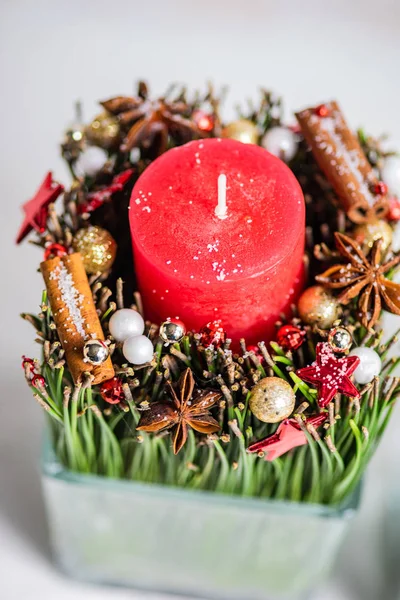 Concept Intérieur Noël Avec Bougies Décor Épices Sur Fond Rustique — Photo