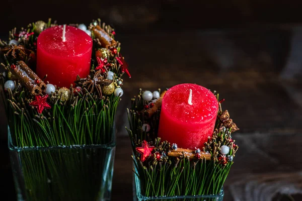 Concepto Interior Navideño Con Velas Decoración Especias Sobre Fondo Rústico —  Fotos de Stock