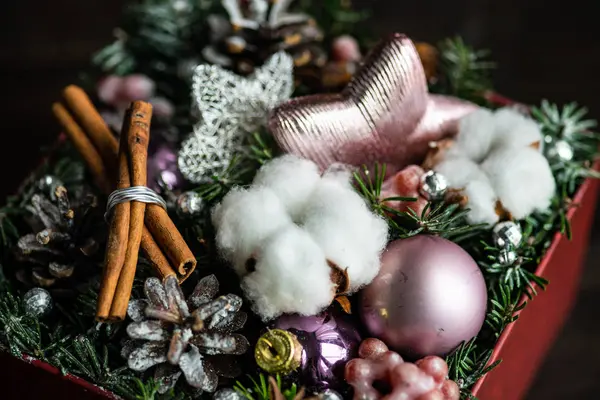 Kerstkaart Concept Rustieke Donker Houten Achtergrond Met Lichte Ballen Fir — Stockfoto