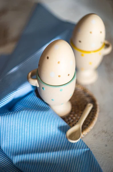 Concepto Pascua Con Huevos Colores Sobre Fondo Rústico — Foto de Stock