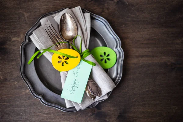 Festlig Påsk Dukning Med Färgade Ägg Och Easter Bunny Koncept — Stockfoto