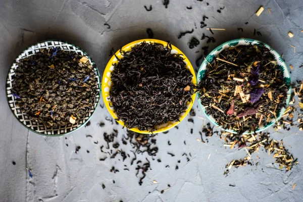 Bloemen Thee Een Keramische Kom Rustieke Achtergrond Met Kopie Ruimte — Stockfoto