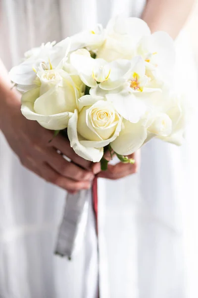 Mooie Bruiloft Boeket Met Witte Rozen Orchideeën Witte Achtergrond Met — Stockfoto