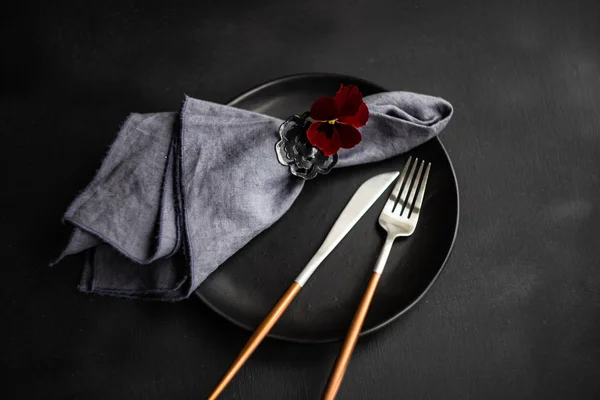 Configuração Mesa Primavera Com Flor Viola Tricolor Vermelha Fundo Madeira — Fotografia de Stock