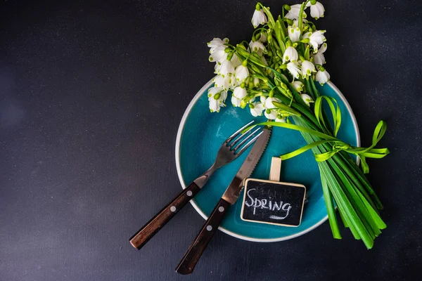 Ajuste de mesa para la cena de Pascua —  Fotos de Stock