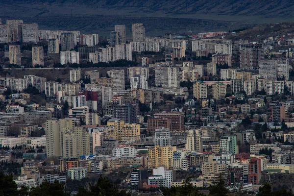 Blick auf die Stadt Tiflis vom Gipfel des Berges — Stockfoto